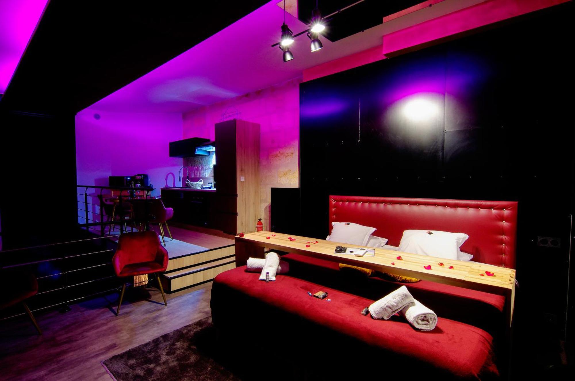 Mieuxqualhotel Jacuzzi Privatif Love Room Бордо Экстерьер фото